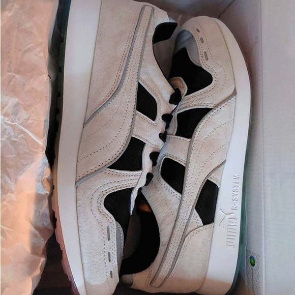 NIB✨️ Puma X Polaroid unisex sneakers - Picture 2 of 7